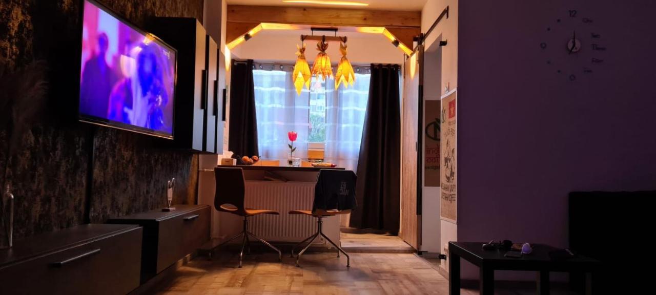 Tiki'S Bar Studio Бухарест Экстерьер фото