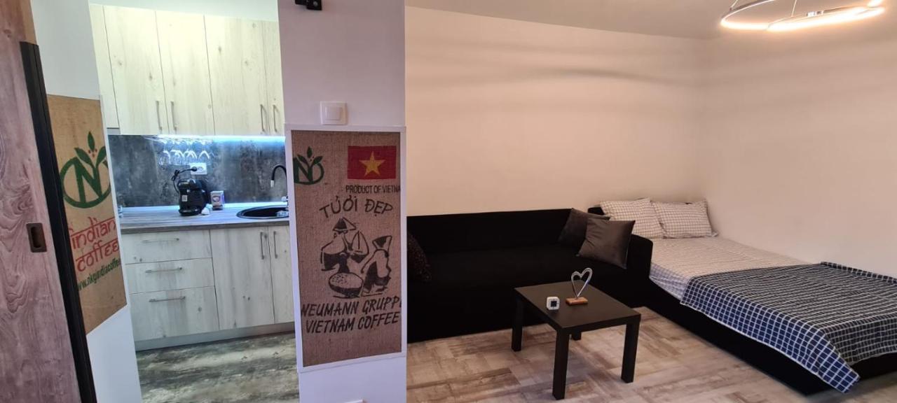 Tiki'S Bar Studio Бухарест Экстерьер фото